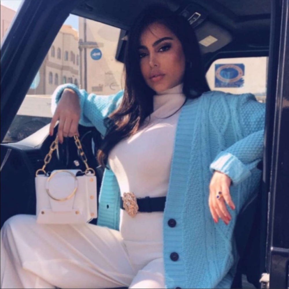 Trendy gold lion black belt